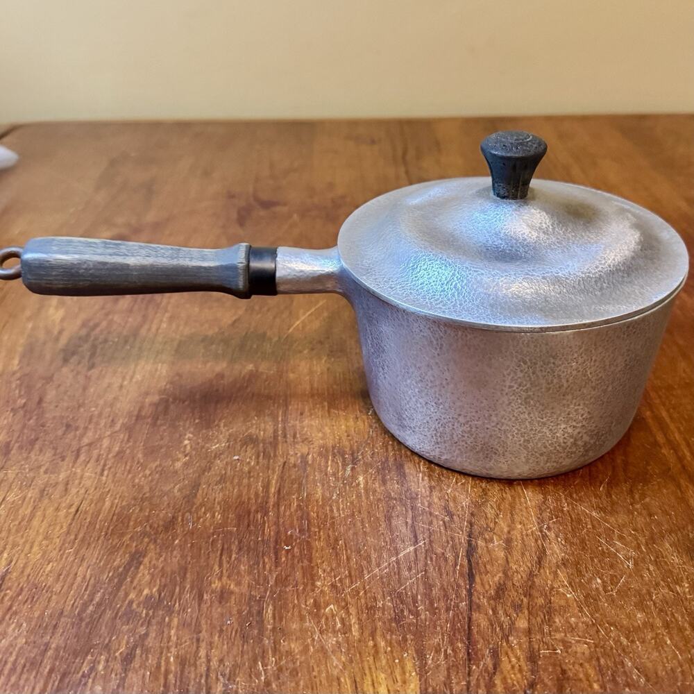 Vintage Club Aluminum Hammered 1.5 Qt Saucepan Pot w Lid Wood Handle